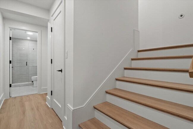 Building Photo - 116 Thorndike St
