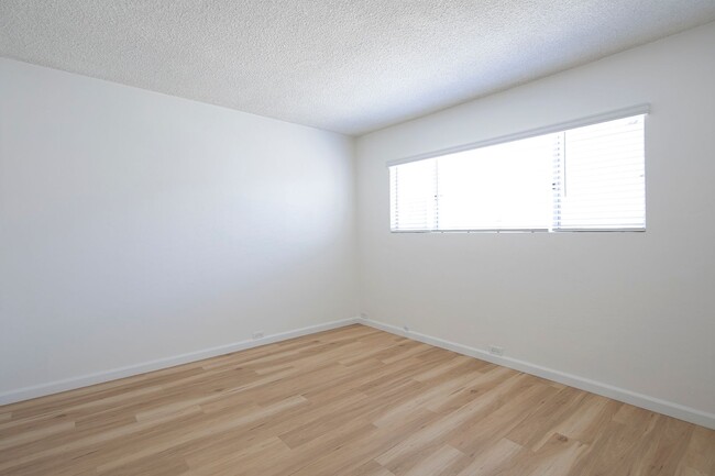 Building Photo - *OPEN HOUSE: 5/10 12-2PM* Spacious 1 BR in...