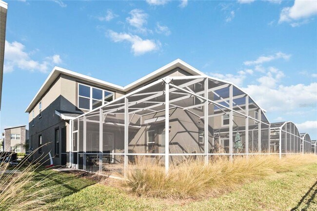 Building Photo - 1009 LEADER