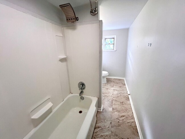 Building Photo - 3 Bedroom 1.5 Bath - Updated Home for Rent