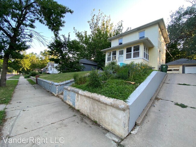 Building Photo - 3 br, 1.5 bath House - 2107 S Grange Ave