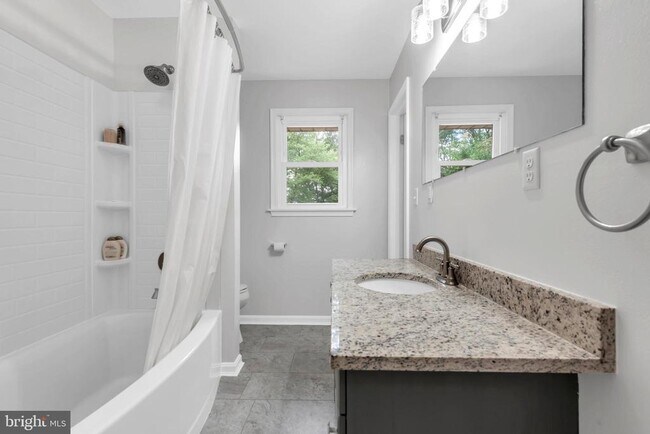 Building Photo - 644 Jasontown Rd