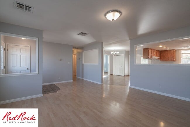 Building Photo - Bright & Spacious 3-Bedroom Home in Washin...