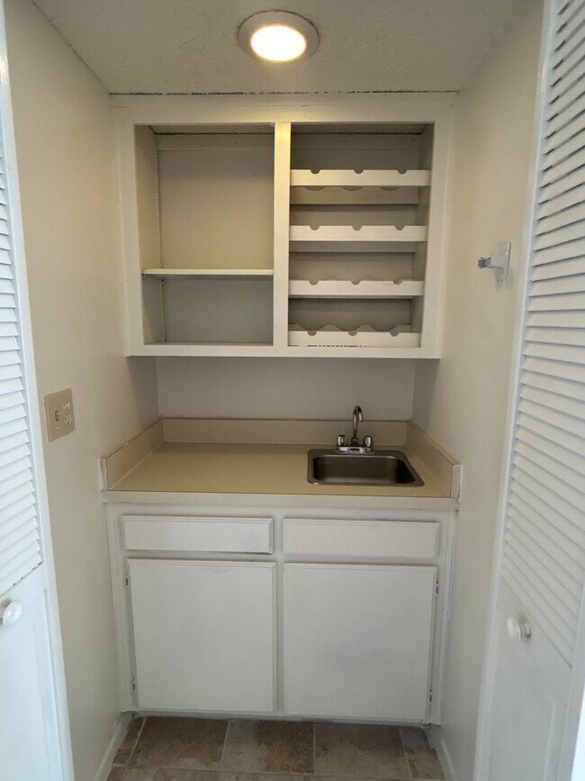 Building Photo - Most Desirable North Alhambra Condo Right Across from City Hall and Walking to Alhambra HS