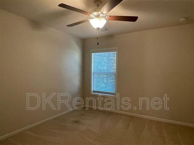 Building Photo - 1809 Parkades Path