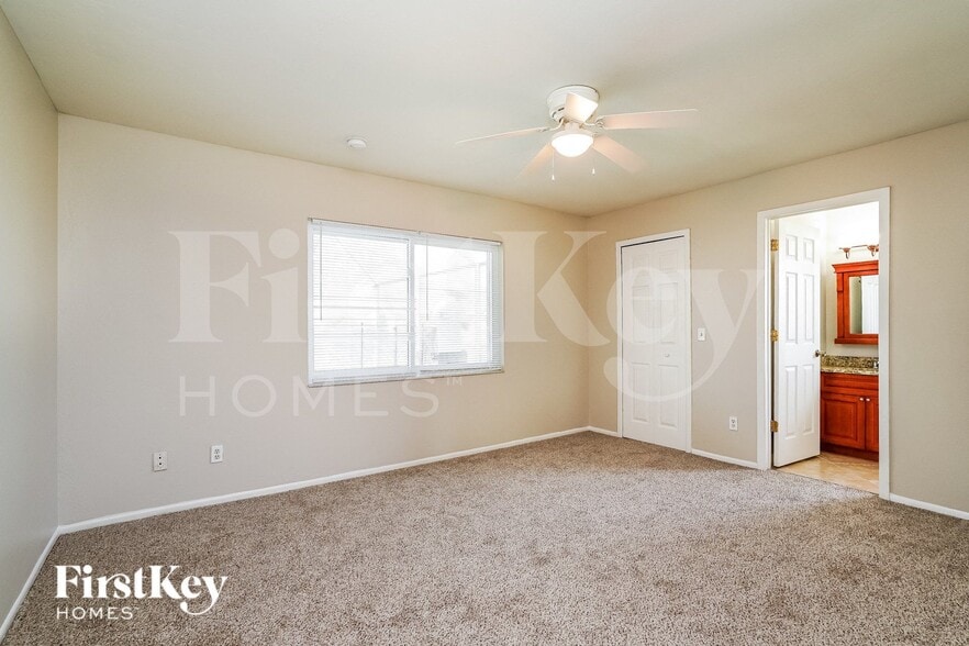 Building Photo - 4104 SW 7th Ave