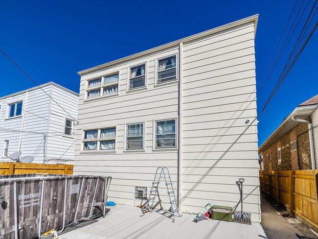 Building Photo - 6511 W Higgins Ave