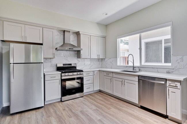 Building Photo - Excellent 2 bed 1 Bath ADU