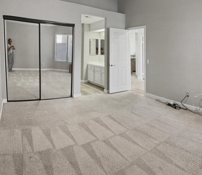 Building Photo - 76915 Turendot St