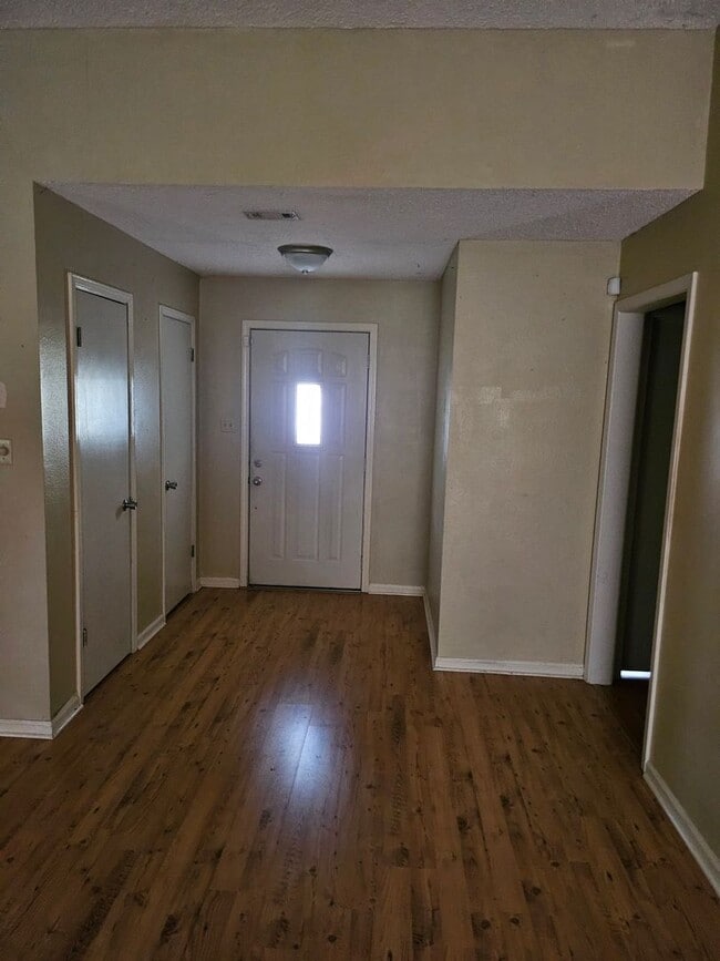 Building Photo - 115 Burnley Dr