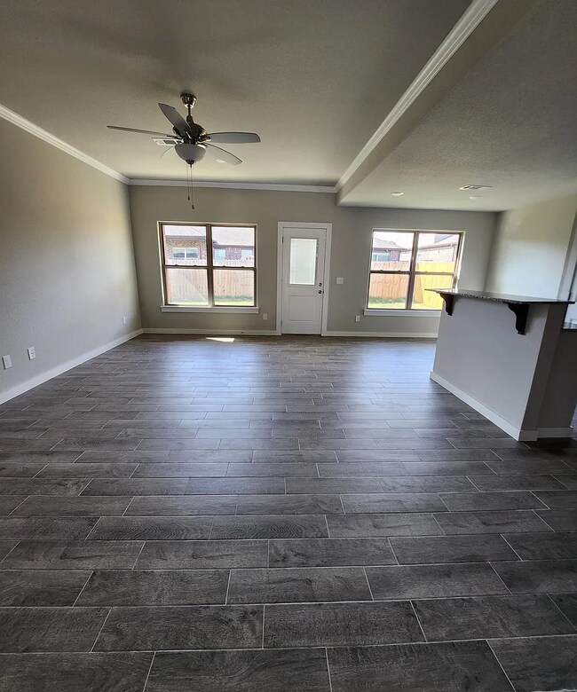 Building Photo - 521 Little Lona Ave