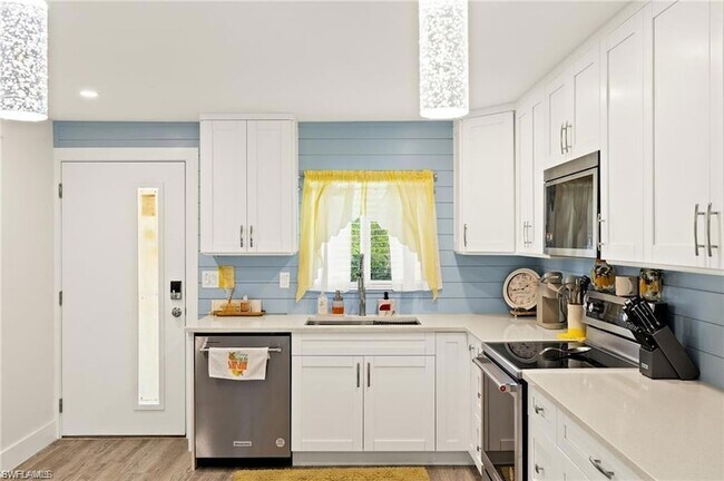 Building Photo - 1417 Chesapeake Ave