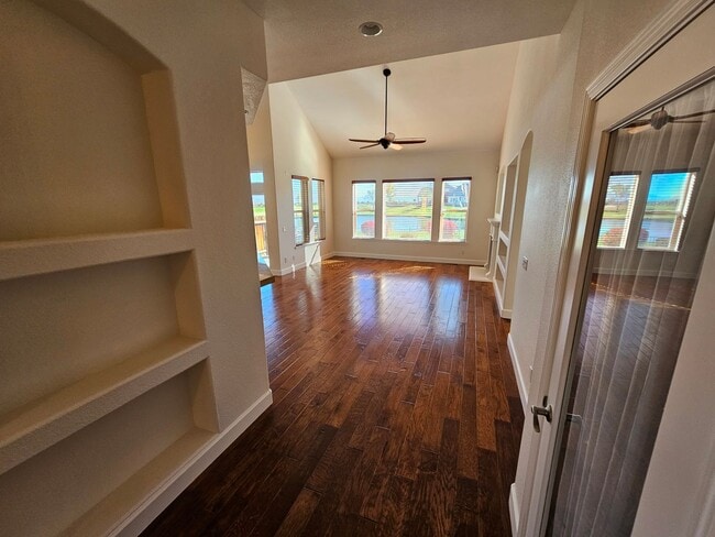 Building Photo - Beautiful Executive Home In Gated Community