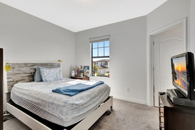 Building Photo - 3244 Dunning Dr