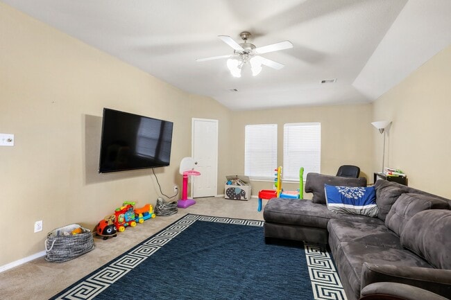 Building Photo - 17611 Haywood Oaks Dr