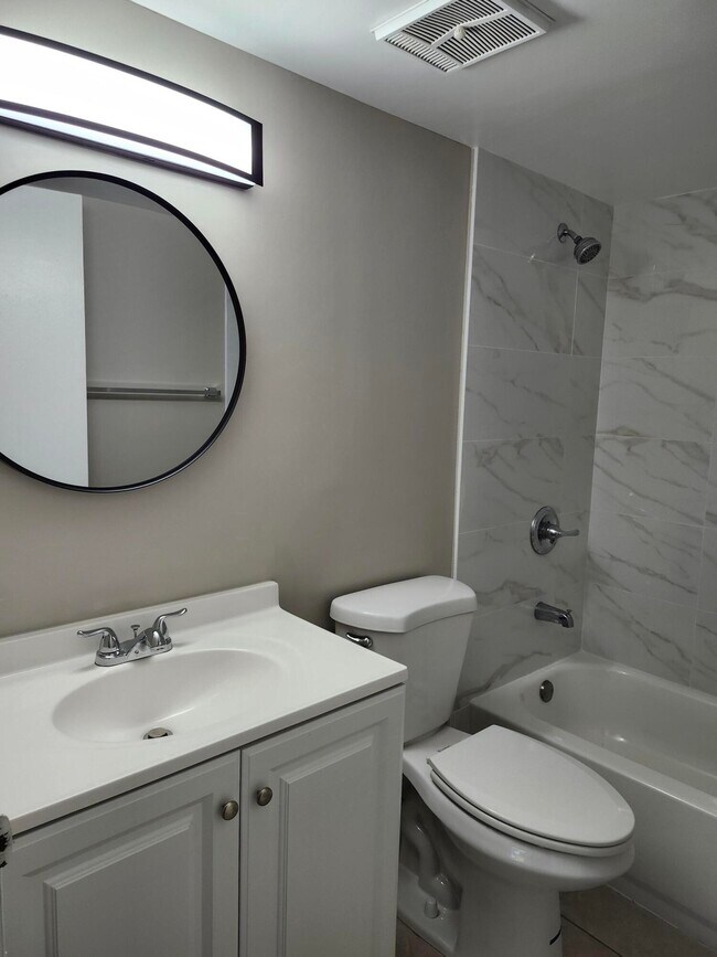 Building Photo - 545 Trace Cir