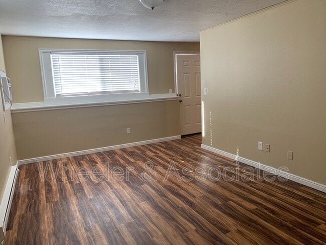 Building Photo - 520 E 4400 S
