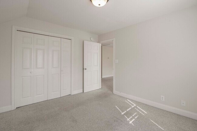 Building Photo - 128 Bogard Ln