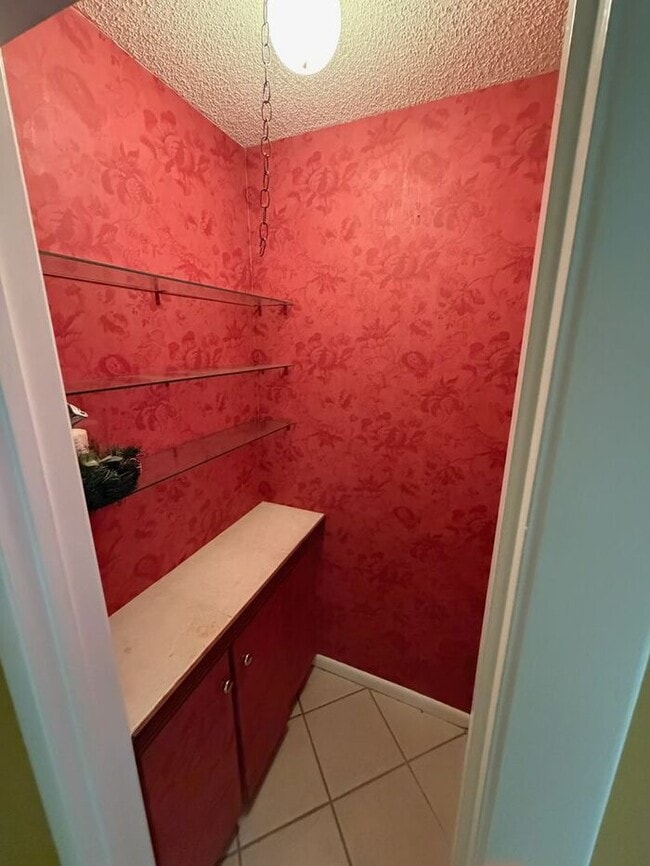 Building Photo - Charming 3 bed 3 bath townhome in the Orlando