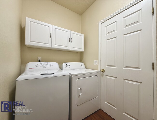 Building Photo - Spacious 4BR/2.5BA Beaverton Home with 3-Car Garage and Covered Deck