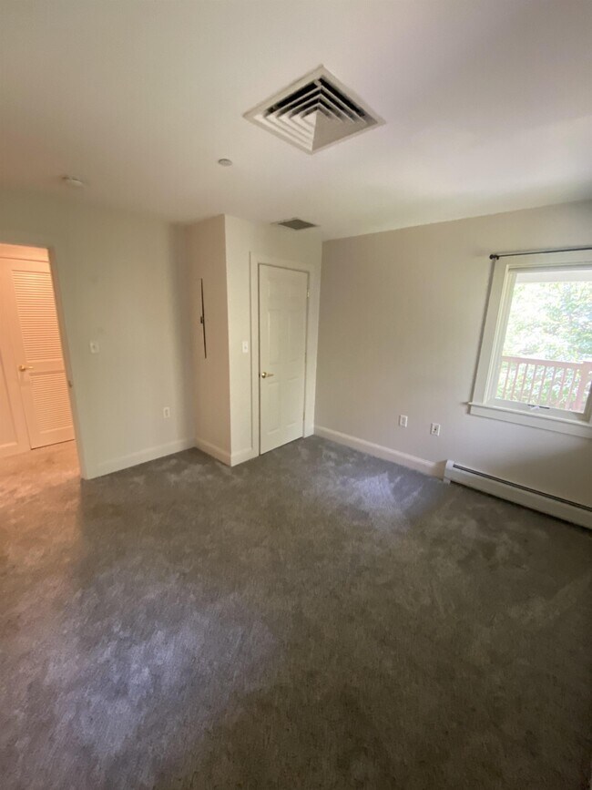 Building Photo - 49 Springbrook Dr