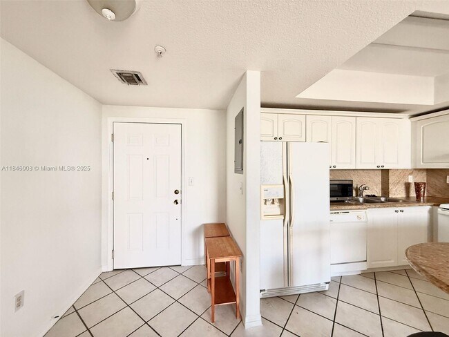 Building Photo - 3500 Coral Wy