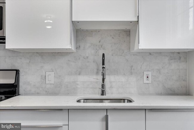 Building Photo - 1301 Longfellow St NW