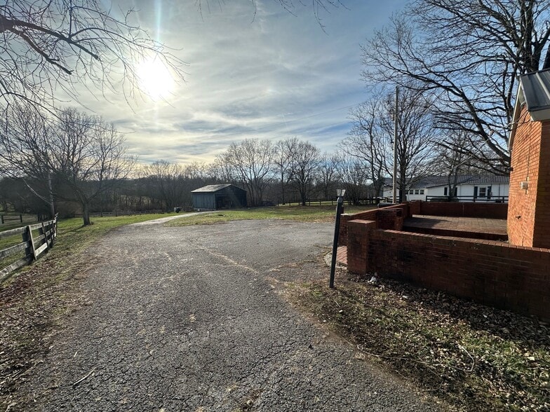 Building Photo - 3819 Millersburg Ruddles Mill Rd