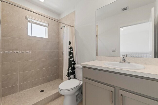 Building Photo - 377 NE 1st Ave