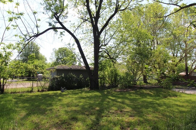 Building Photo - 507 Geneva St