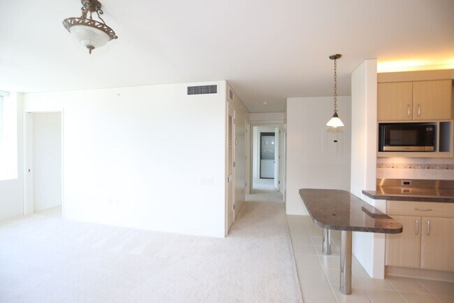 Building Photo - Hawaiki Tower - 2 bedroom, 2 bath with 2 c...