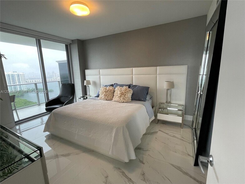 Building Photo - 16385 Biscayne Blvd