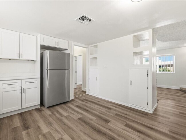 Building Photo - 2 Bedroom 2 Bathroom Home with Flex Space & Spacious Backyard!