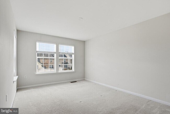 Building Photo - 43 Cecily Way