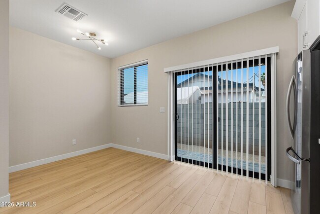 Building Photo - 1222 E Diamond St