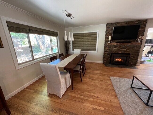 Building Photo - 2209 E Floyd Pl