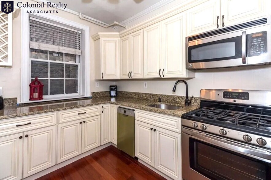 Building Photo - 1253 Beacon St
