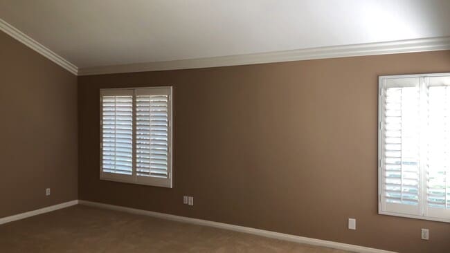 Building Photo - Stunning Sierra Del pro view home!