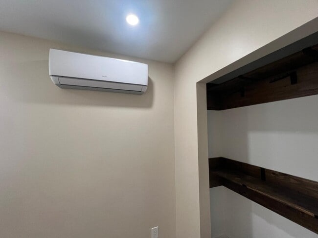 Building Photo - 3456 Madison St