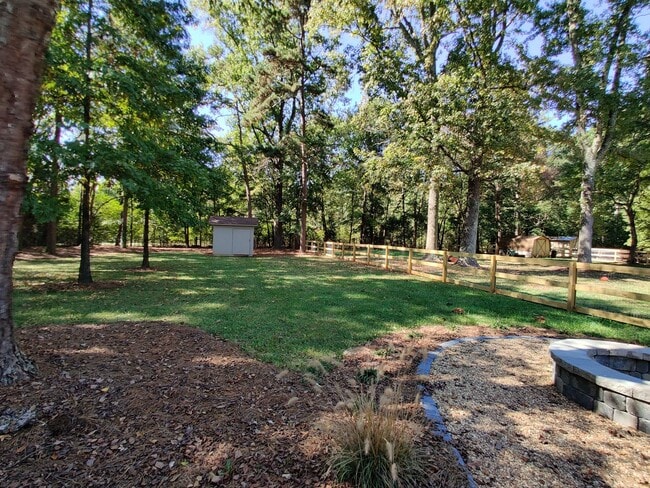 Building Photo - Renovated 3 Bedroom Home in Oakdale