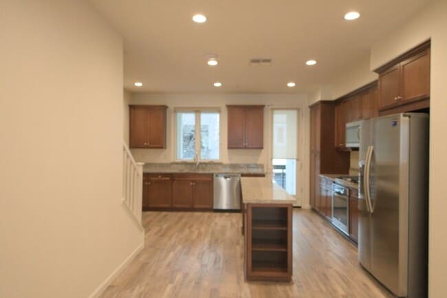 Building Photo - Dublin 3 stories 3 Beds, 3.5 Baths Townhouse in Boulevard community for rent