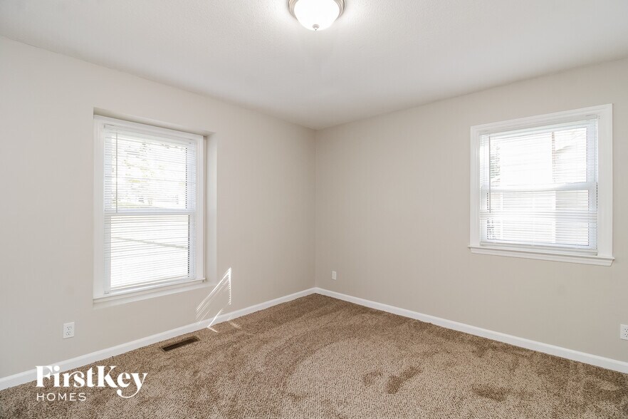 Building Photo - 4923 Shady Pine Dr