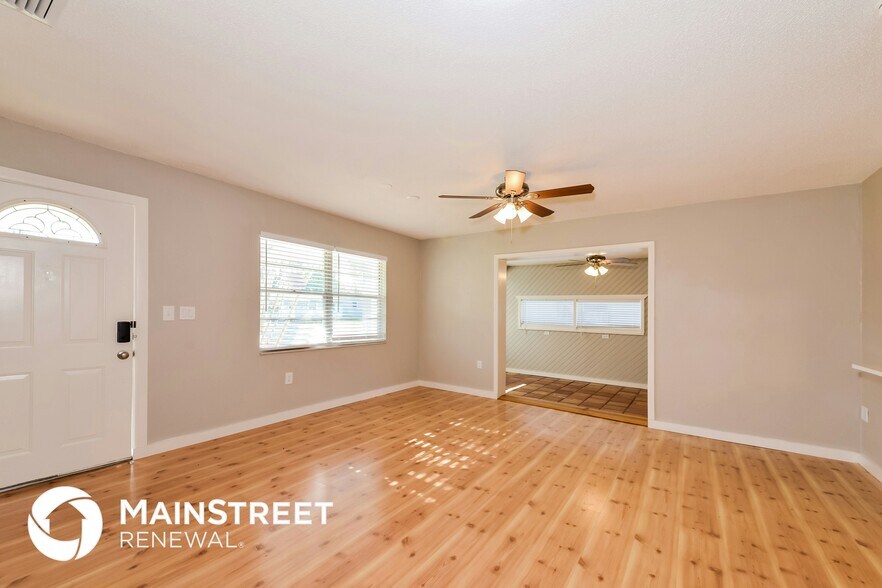 Building Photo - 2426 Stratford Dr