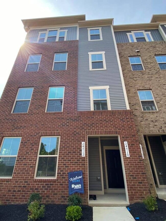 Primary Photo - Immaculate & Stunning 3 Bedroom 2.5 Bathroom Brick, End-Unit Condo Style Townhome In Luxurious An...