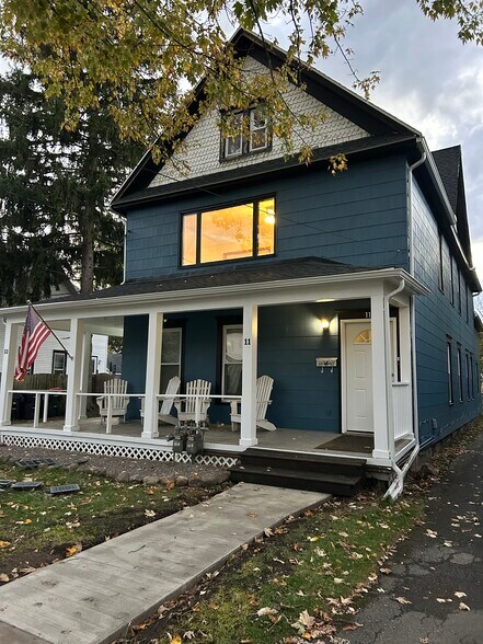 Building Photo - 11 Highland Pl