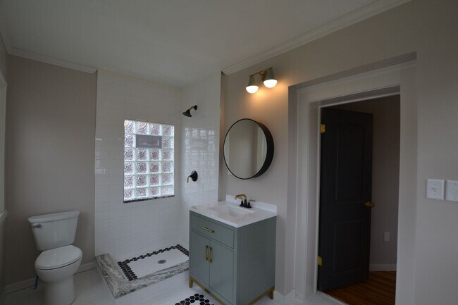 Building Photo - Newly Renovated 4 Bedroom Near Franklin Park- First month rent free