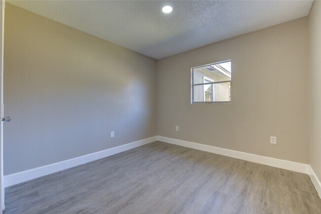 Building Photo - 3020 2nd Ave N