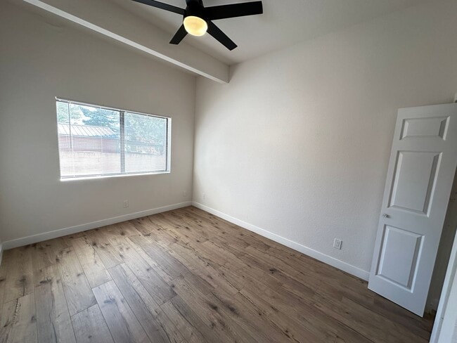Building Photo - APARTMENT WITH GARAGE INCLUDED - SEDONA - ...