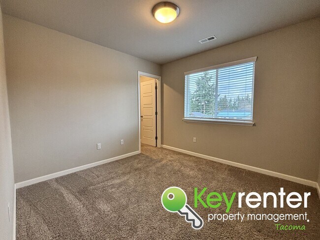 Building Photo - Beautiful 4 Bedroom 2.5 Bathroom Tacoma Home for Rent in Secluded Community!