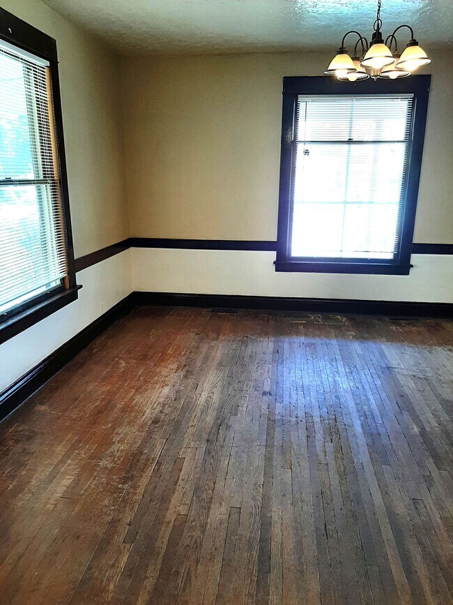 Building Photo - (1614 8th Ave)